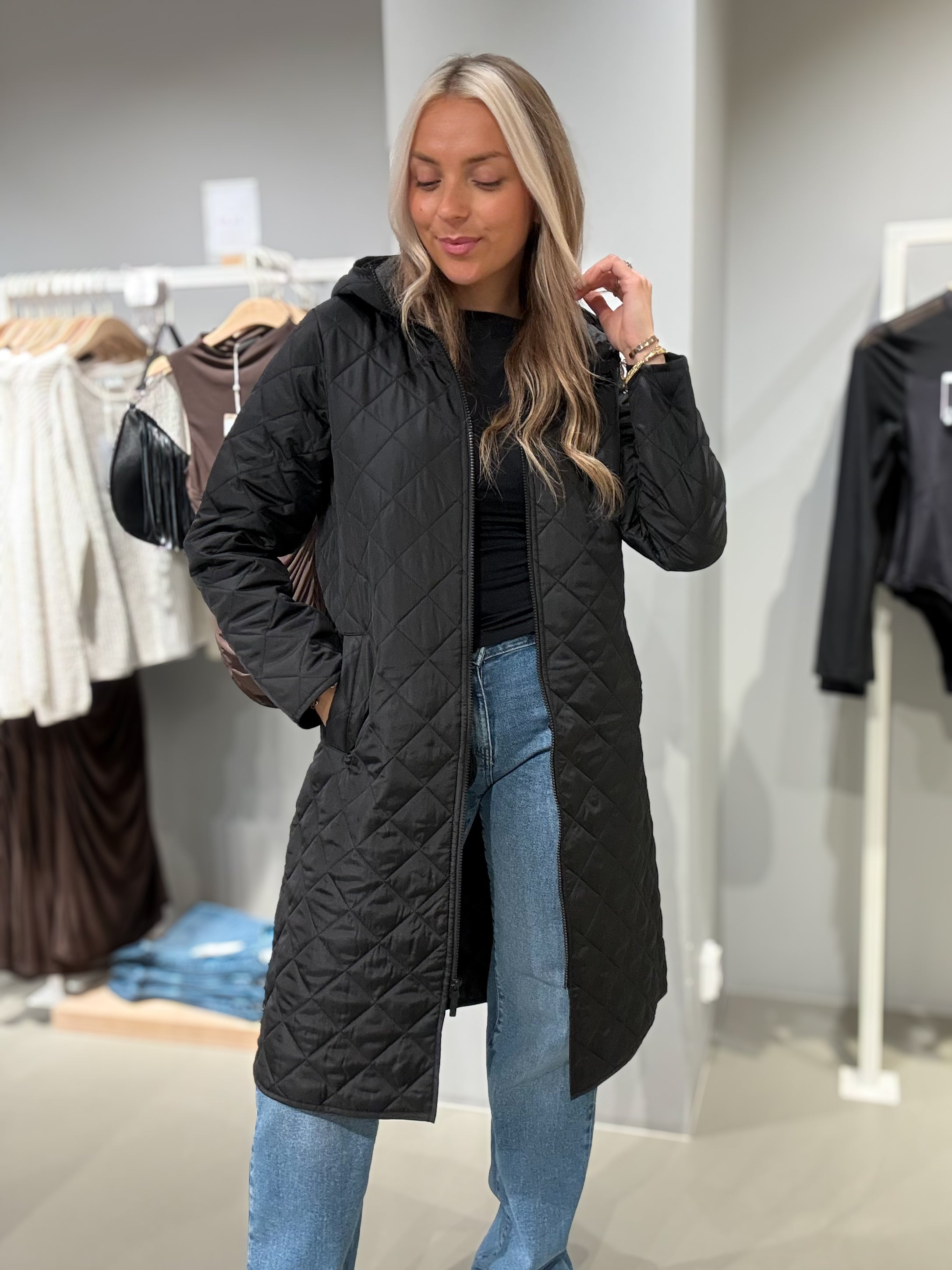 VITATE Coat - Black